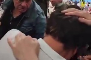 巴薩球員泄憤踢球，皇馬球迷無辜被打中